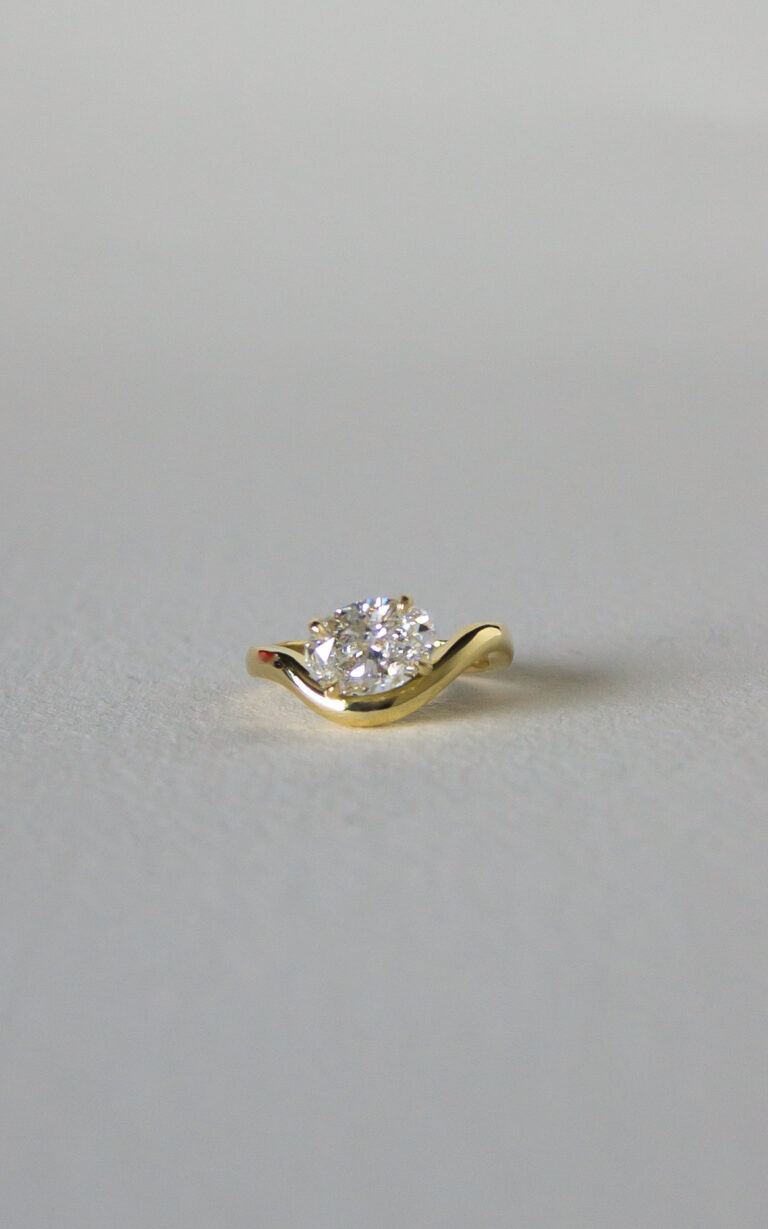 BERLIAN Atrium Oval Diamond Ring